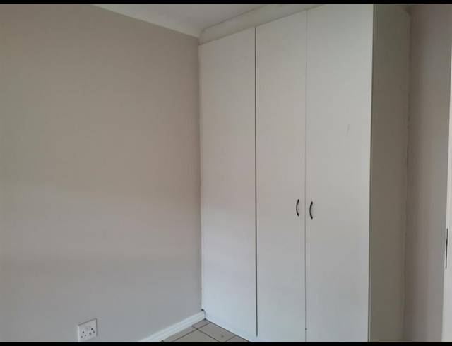 2 BEDROOM PROPERTY TO RENT IN KRAAIFONTEIN EAST